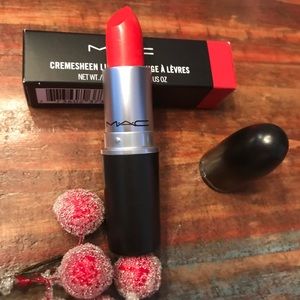 MAC 🌟 232 Dozen Carnations Cremesheen Lipstick 💄